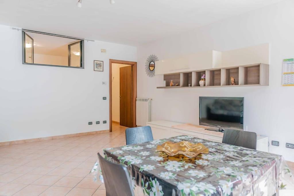 Relax In Nature And Lake Free Parking Luino Exterior foto